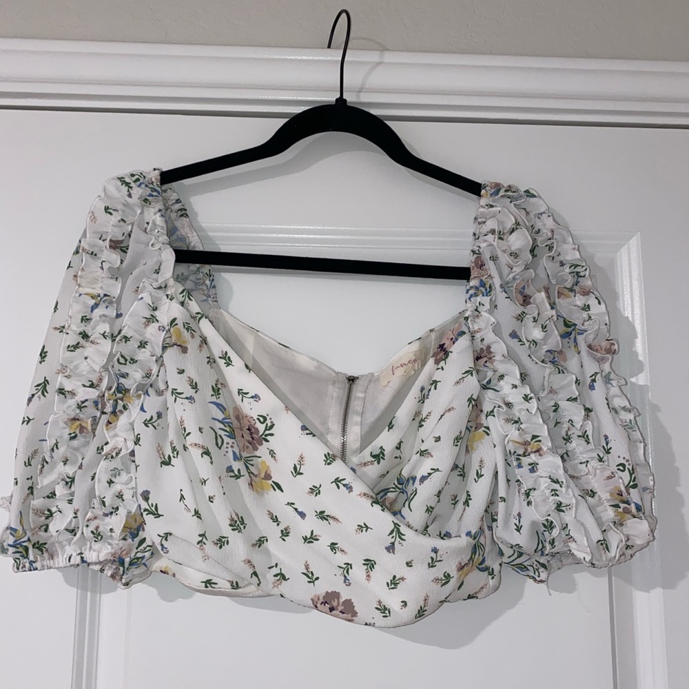 Cropped floral top!